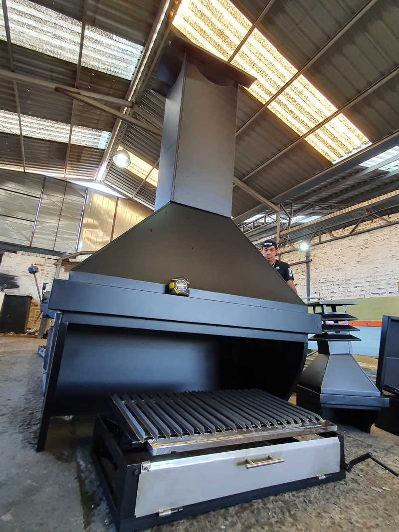 Campana con cinturón terminada en el taller, con parrilla abatible