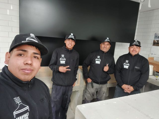 Equipo de instaladores de Campanas Premium