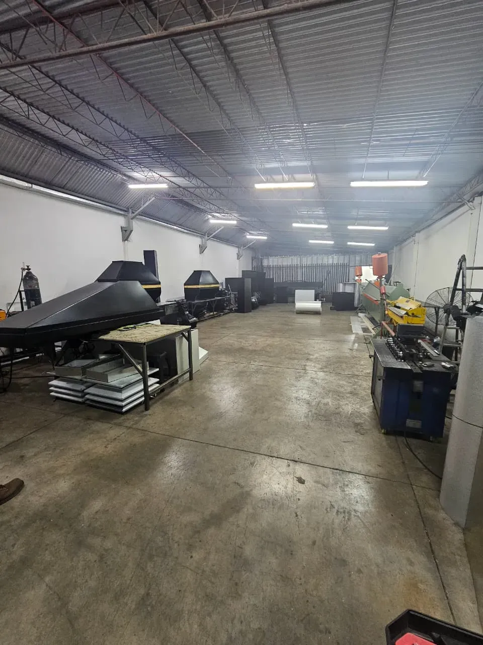 Instalación de campana en quincho rústico