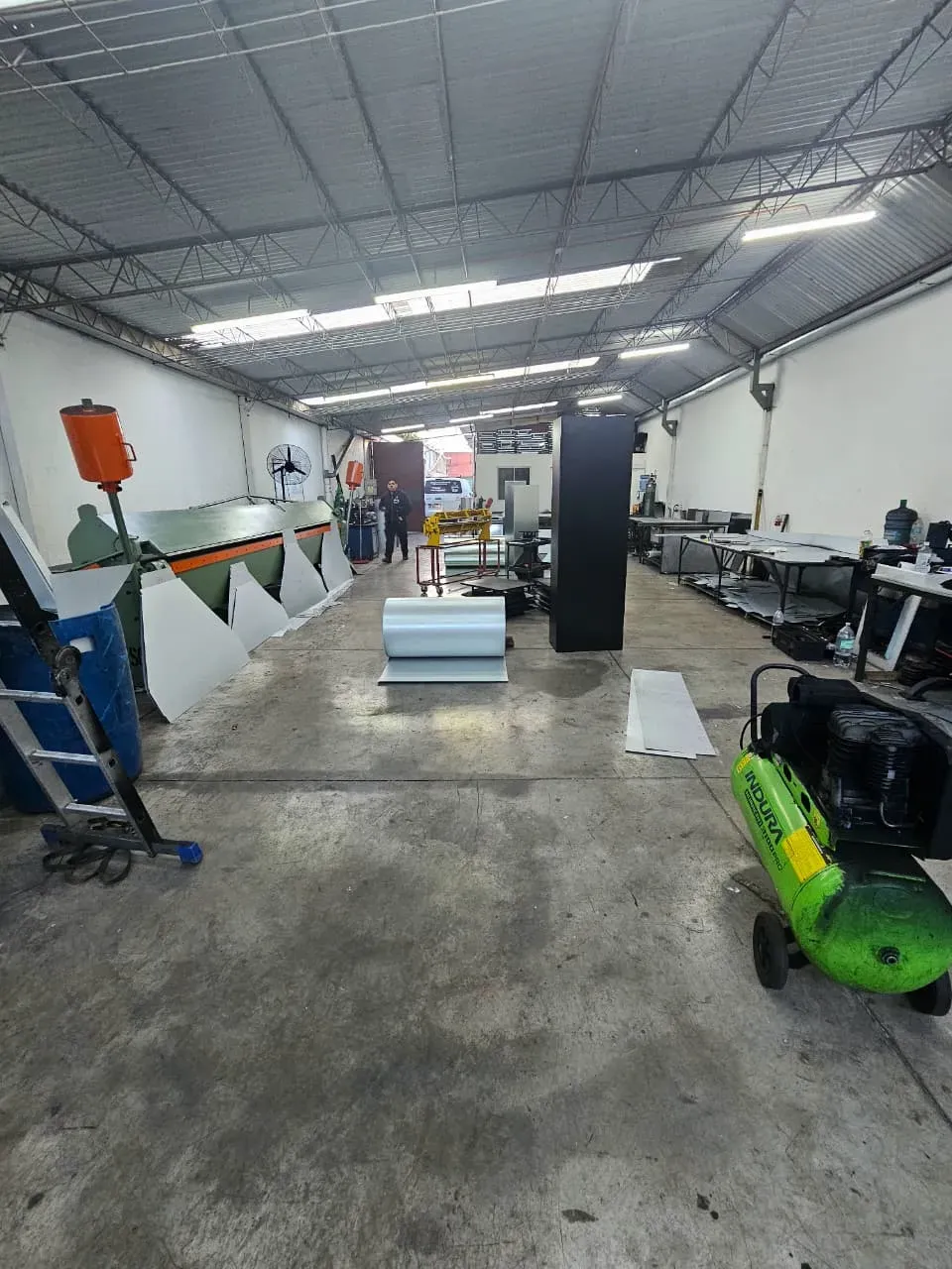 Diseño mediterráneo en quincho exterior